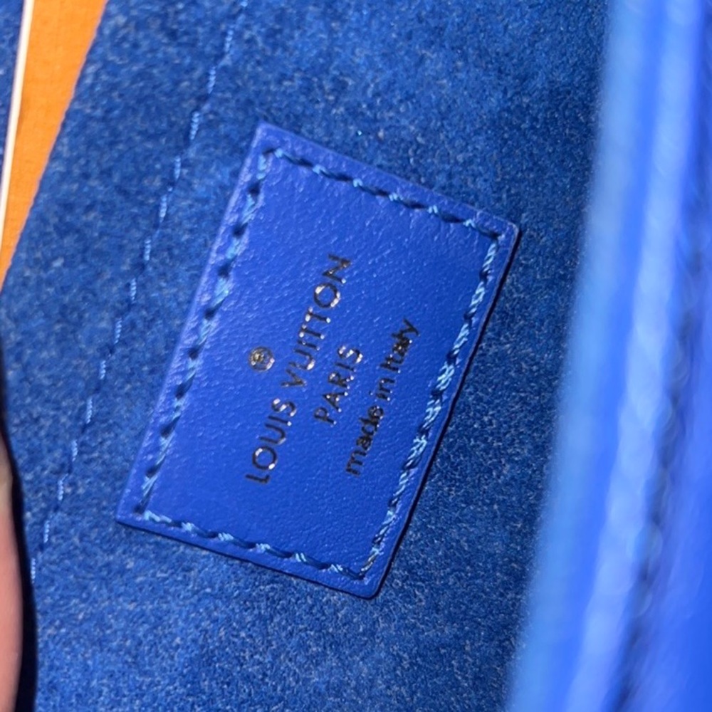 Louis Vuitton Wave Purse💙 - Picture 10 of 12